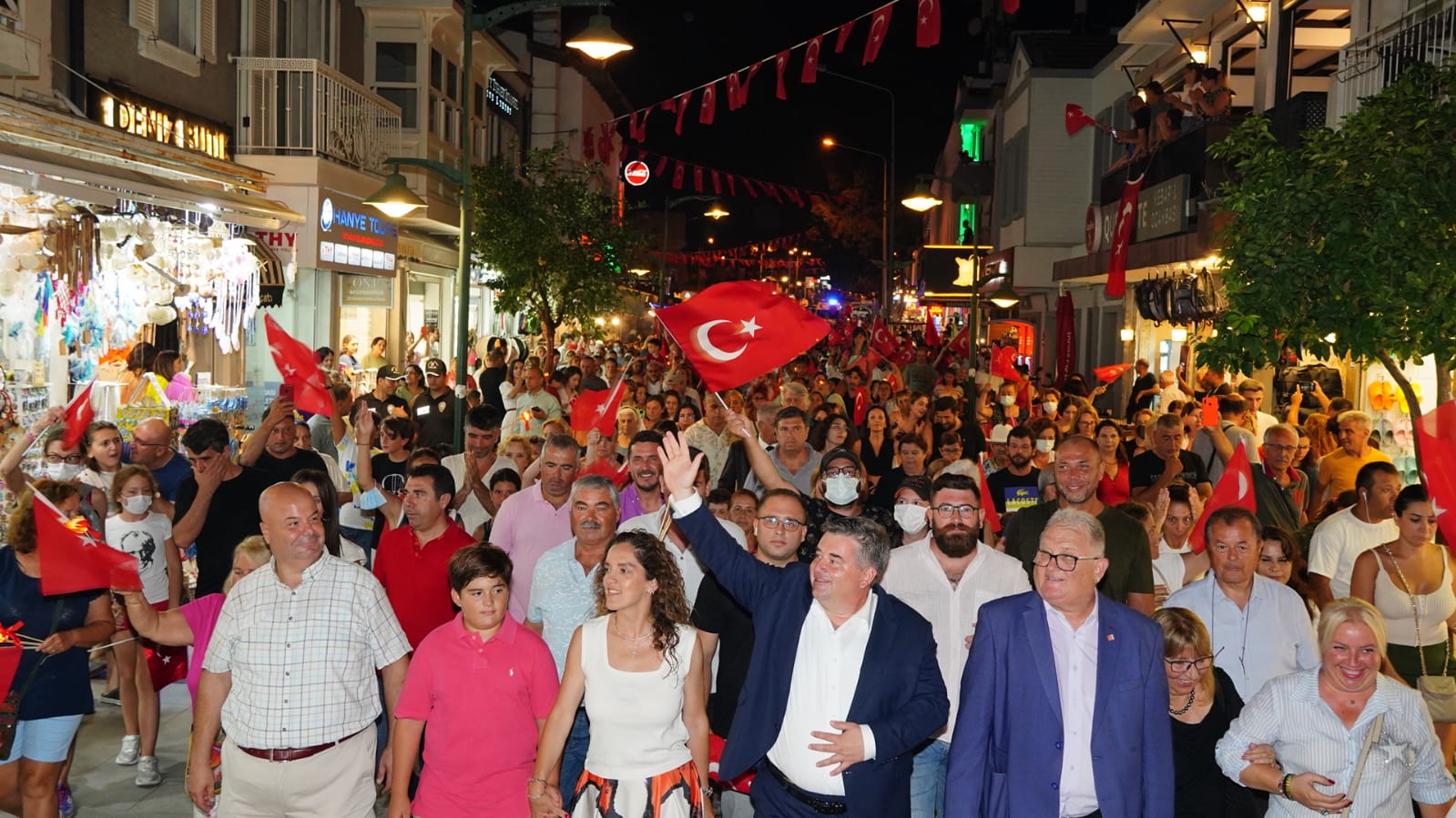 Zaferin 100. yılı Çeşme'de büyük bir coşkuyla kutlandı2