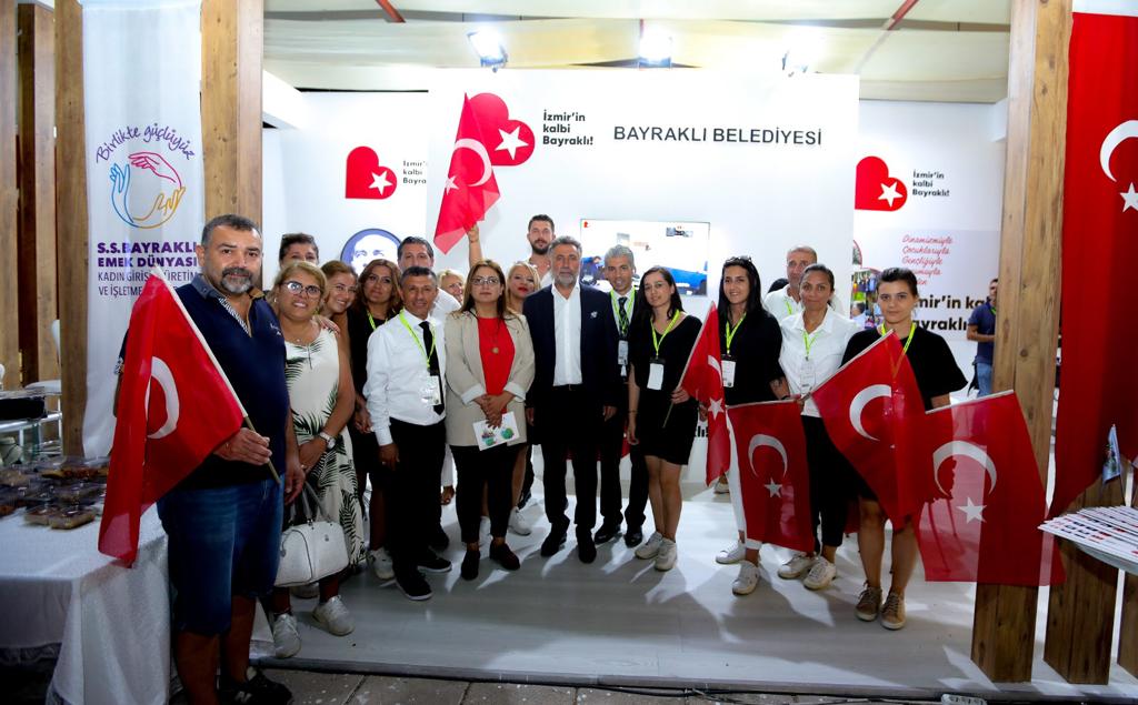 Bayraklı fuardaki yerini aldı6