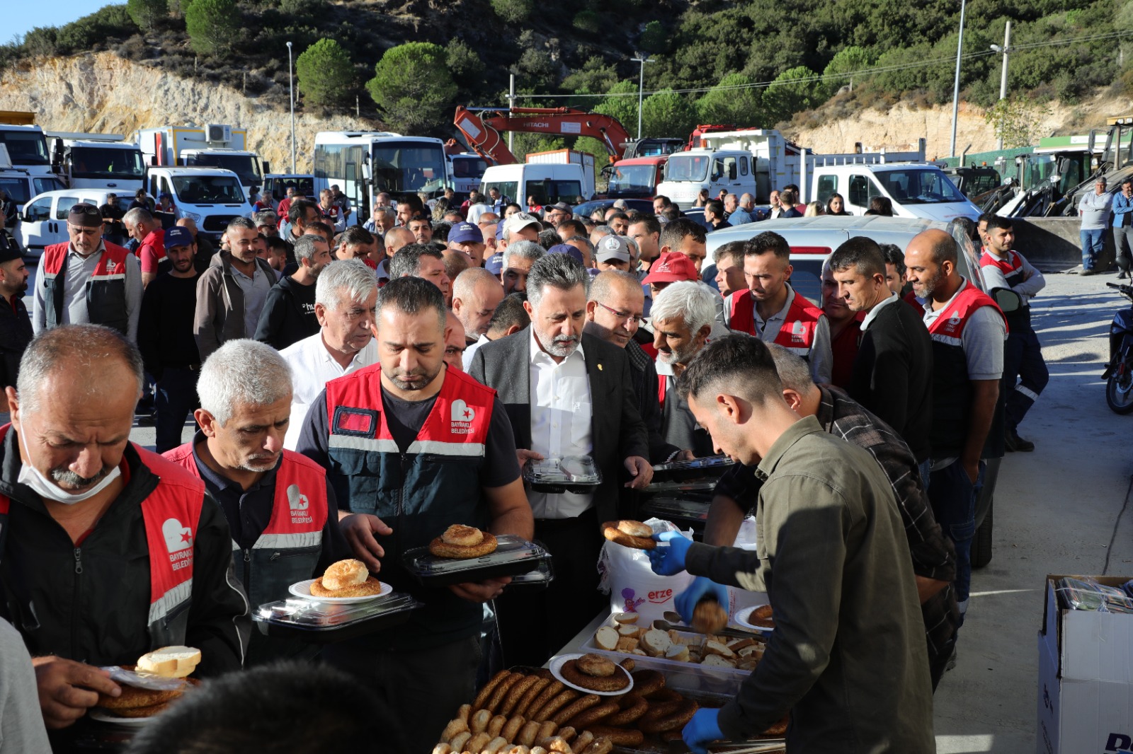 Başkan Sandal işçilerle buluştu - Birliğimizi kimse bozamaz (1)