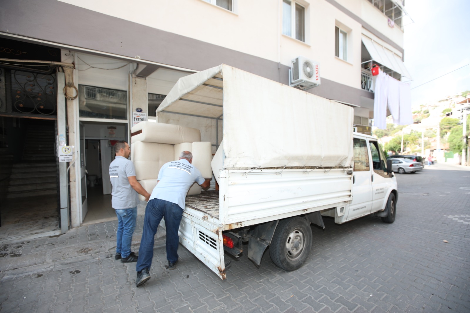 Bayraklı Belediyesinden üniversite öğrencilerine ev eşyası desteği (1)