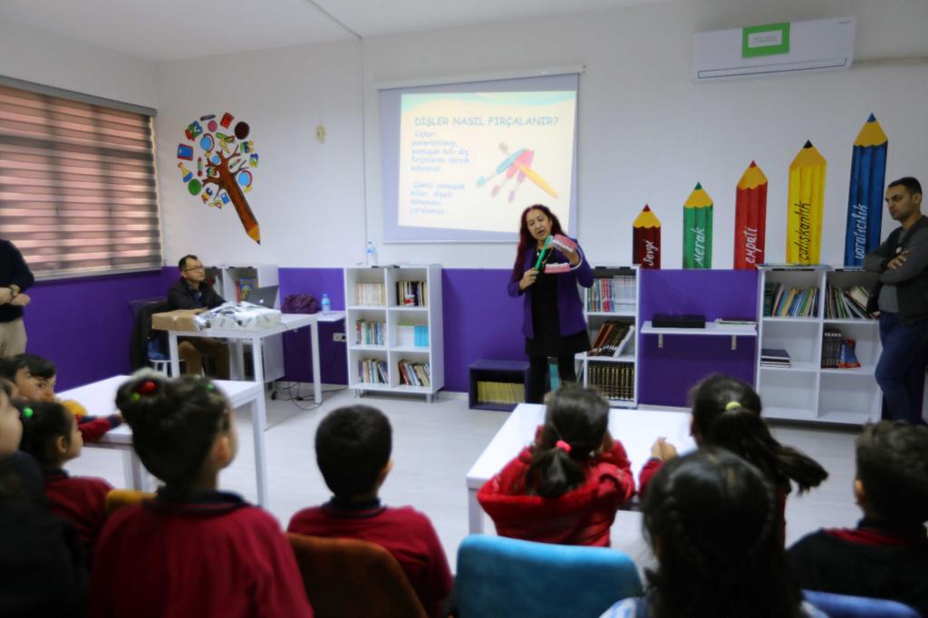 Bayraklı Belediyesinden çocuklara ağız ve diş sağlığı dersi (1)