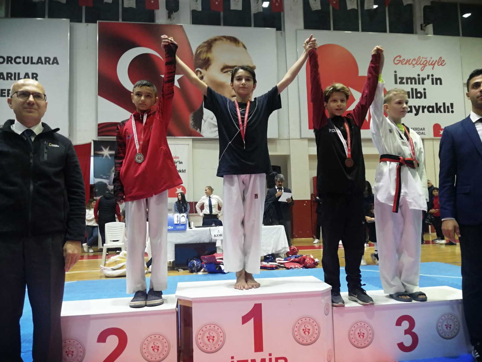 Bayraklılı sporculardan 3 madalya daha (4)