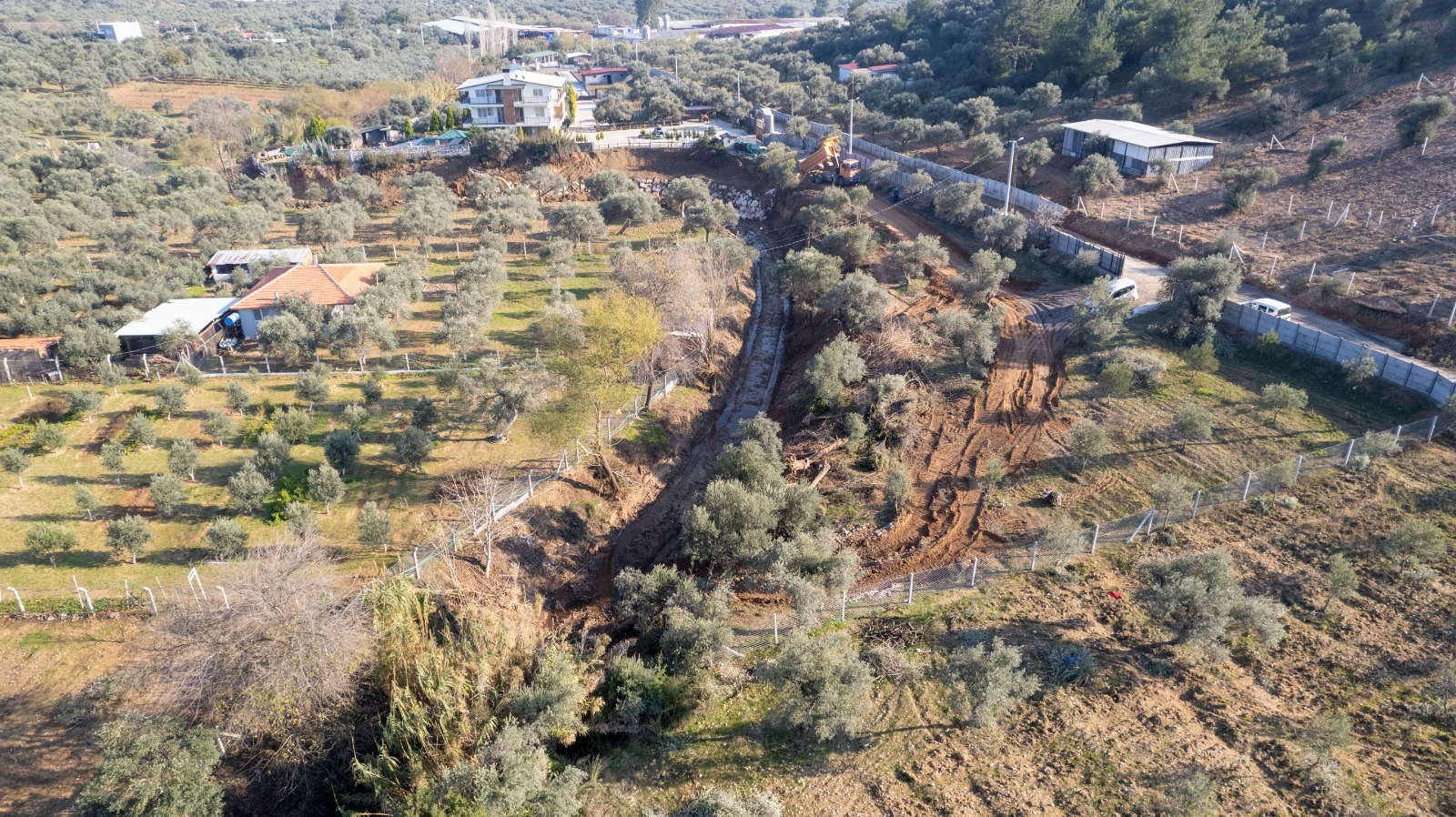 İZSU'dan Kaklık Çayı'na Acil Müdahale