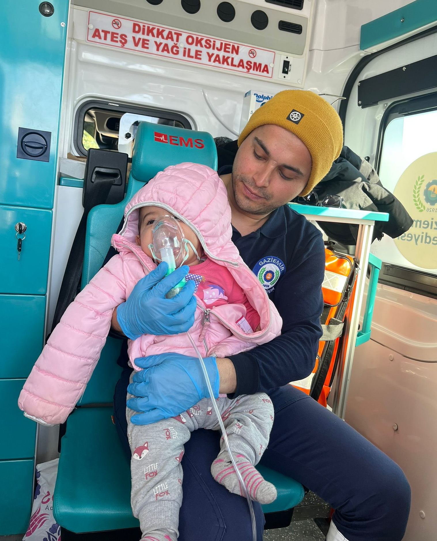 Gaziemir Belediyesi’nin sağlıkçıları depremzedelere şifa oluyor (1)