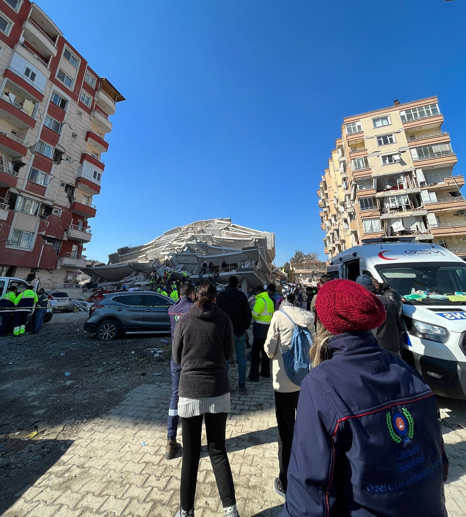 Gaziemir Belediyesi’nin sağlıkçıları depremzedelere şifa oluyor (2)-1