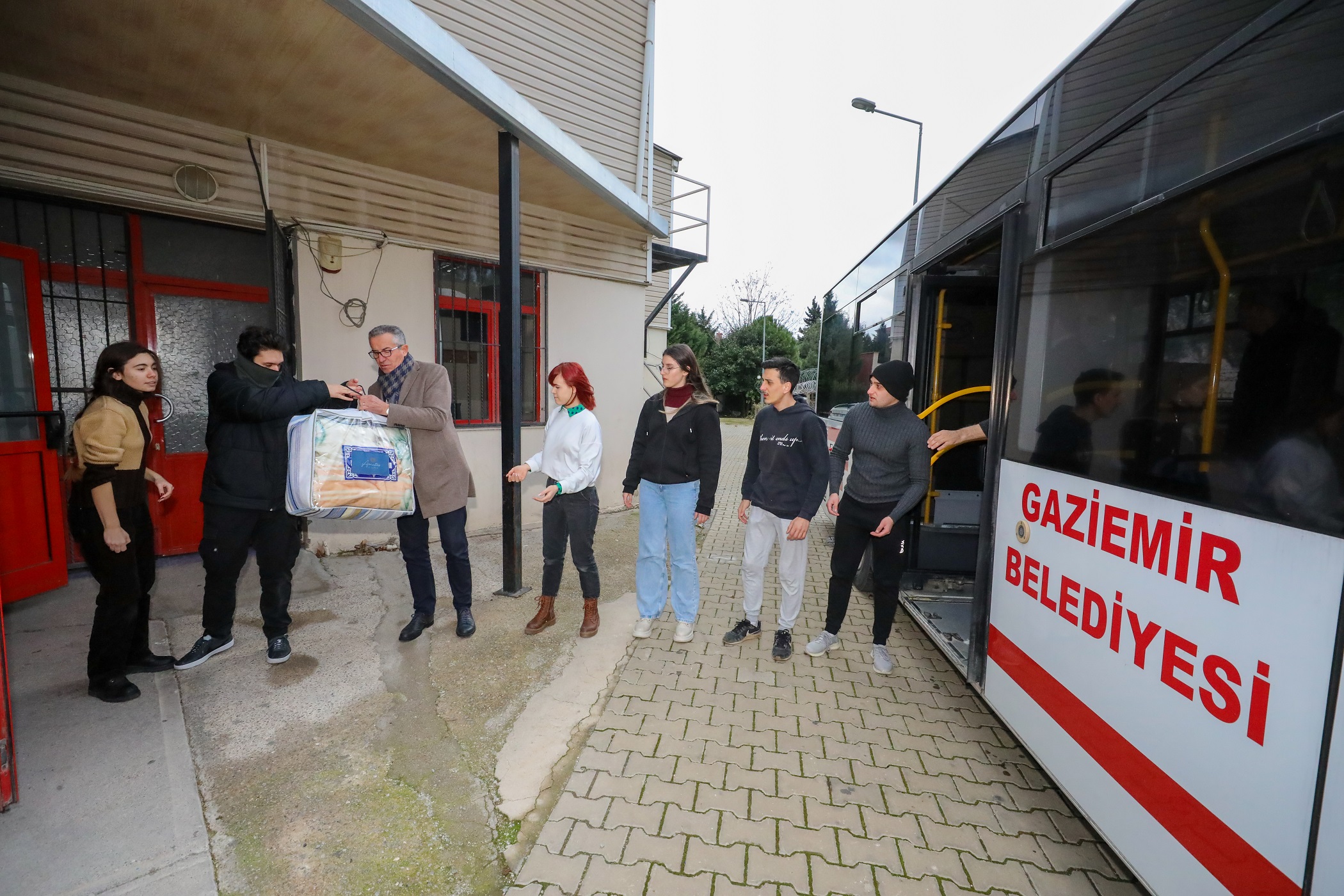 Gaziemir’den depremzedelere büyük destek (2)