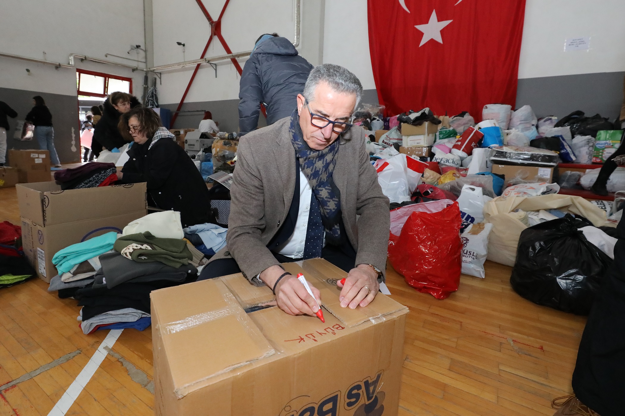 Gaziemir’den depremzedelere büyük destek (7)