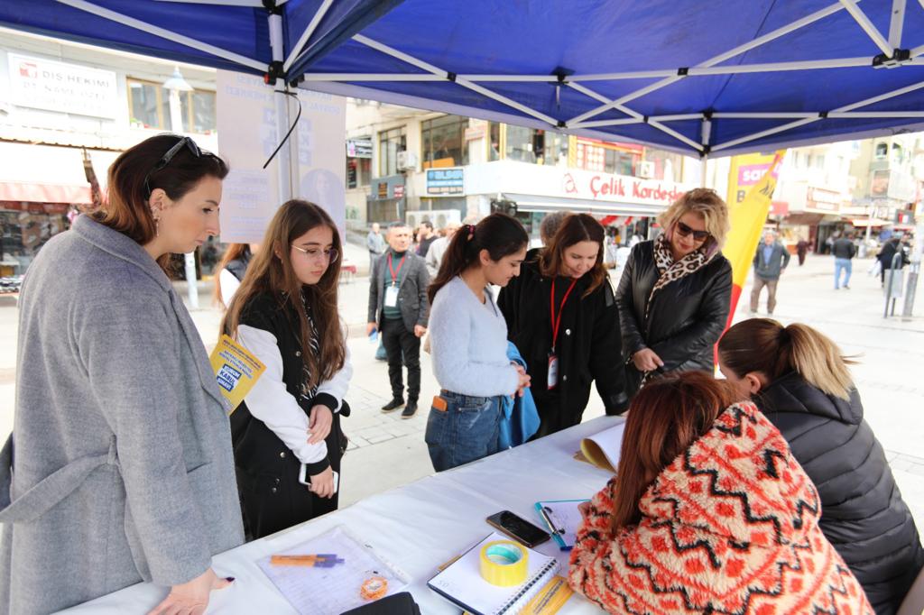 Bayraklı’nın öğrencileri “ücretsiz eğitimle” hayallerine kavuşuyor (1)