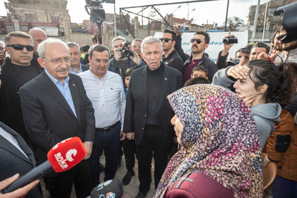 Kılıçdaroğlu Konak Belediyesi’nin çadır kentini ziyaret etti (3)