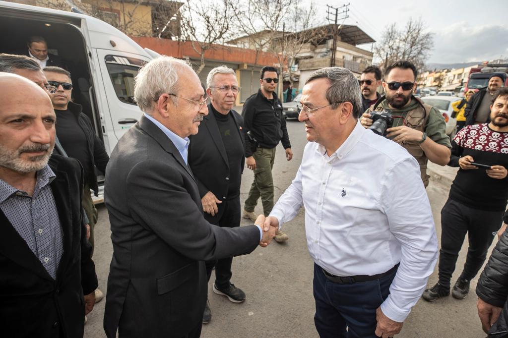 Kılıçdaroğlu Konak Belediyesi’nin çadır kentini ziyaret etti (7)