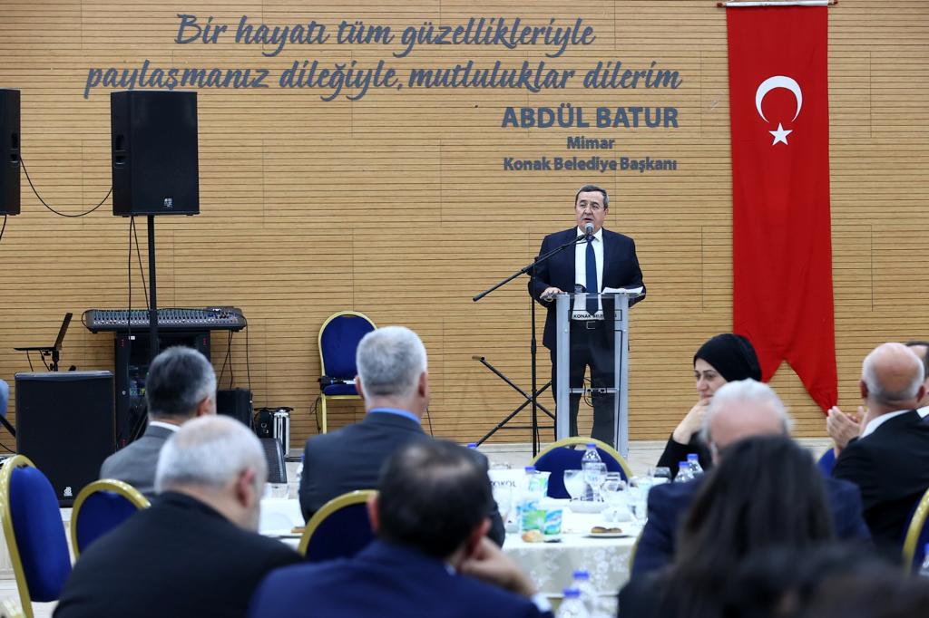 Konak’ın geleneksel iftar sofrasında dayanışma vurgusu (1)