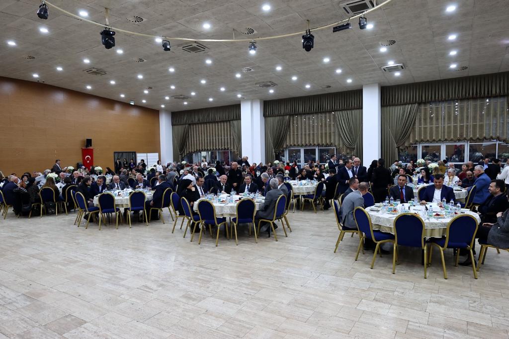 Konak’ın geleneksel iftar sofrasında dayanışma vurgusu (3)