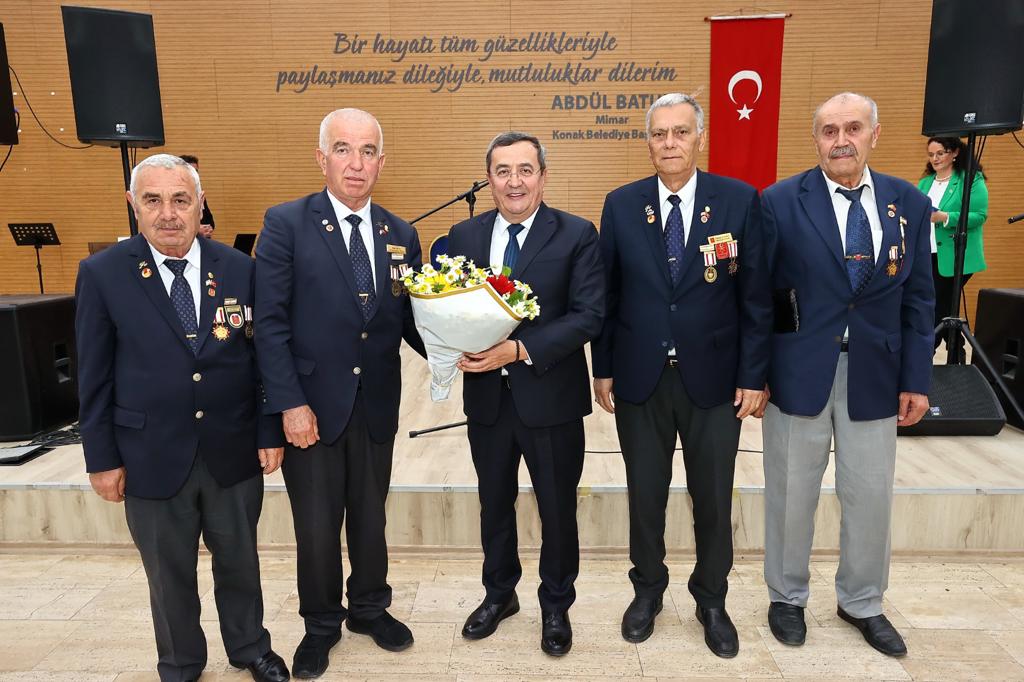 Konak’ın geleneksel iftar sofrasında dayanışma vurgusu (4)