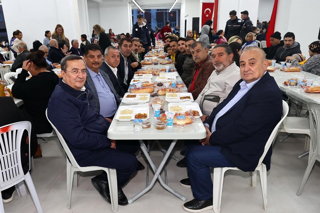 Konaklı Roman vatandaşlar iftarda buluştu (4)