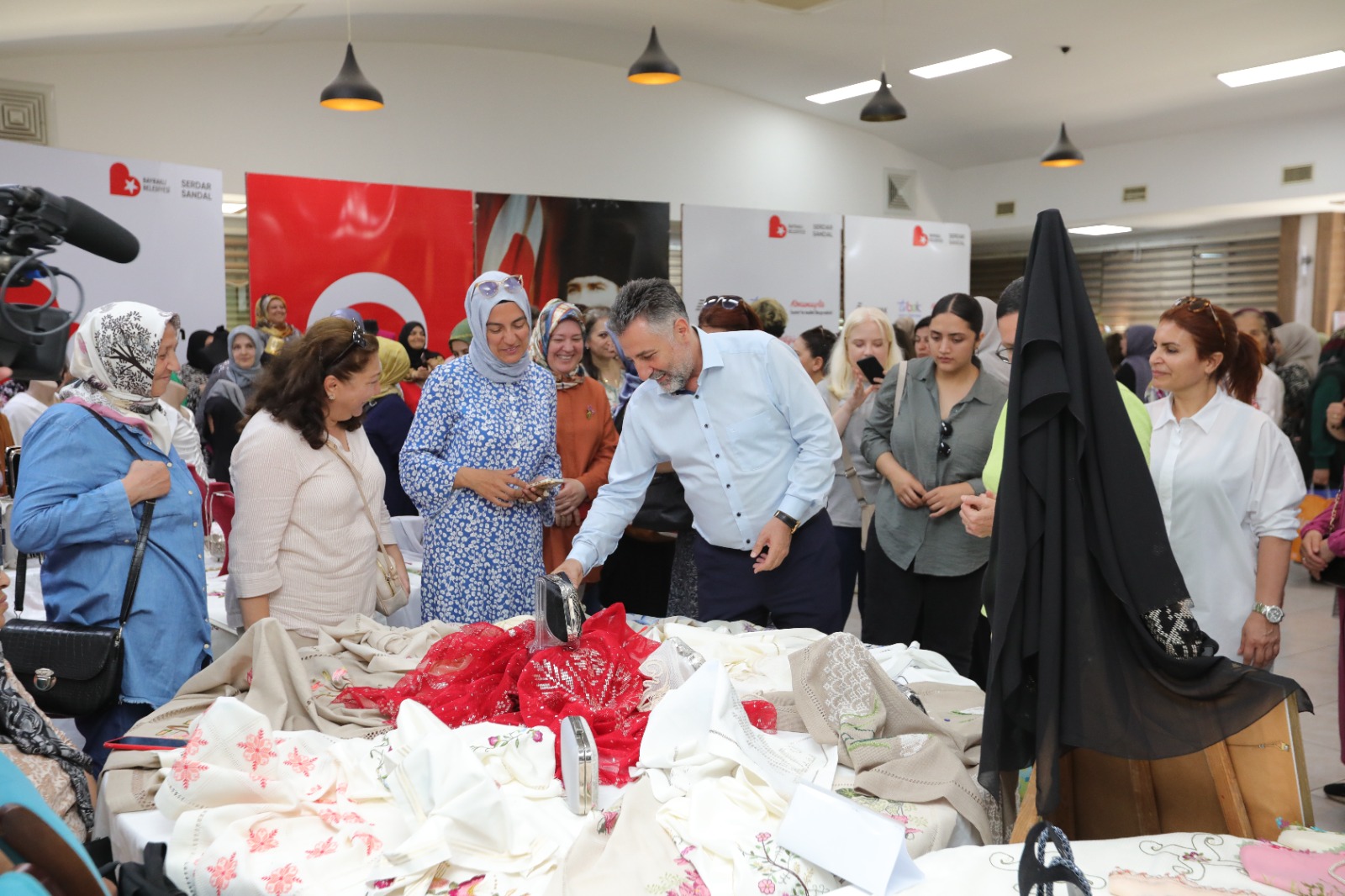 Bayraklılı kadınların sergisi göz kamaştırdı (1)