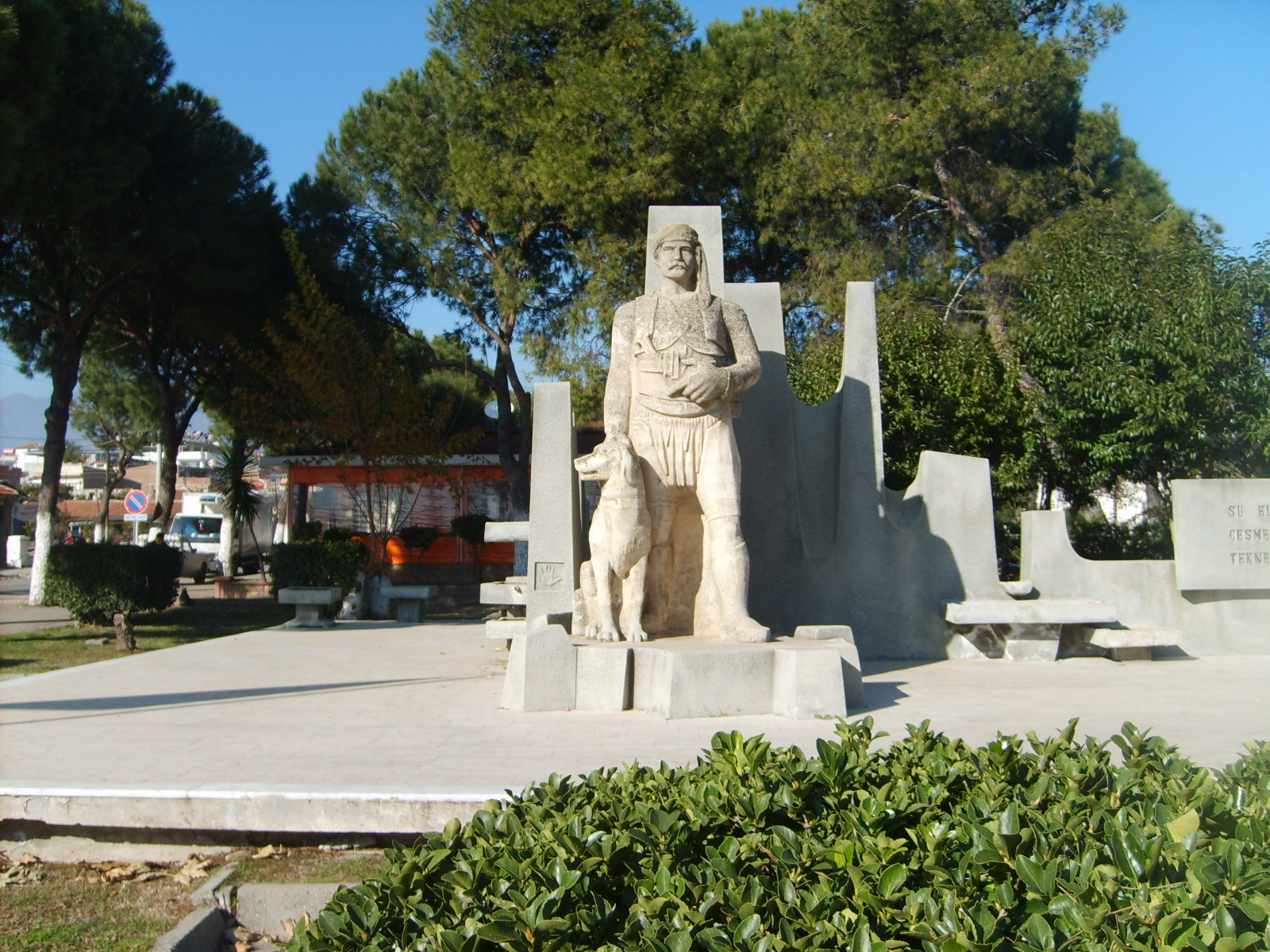 Statue_of_Atçalı_Kel_Mehmet_Efe