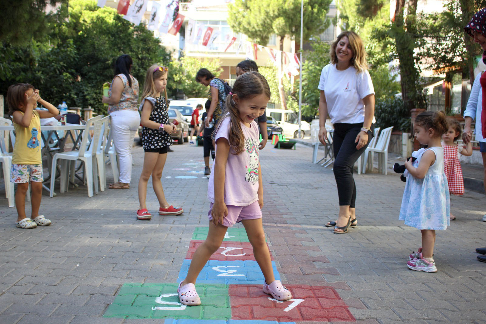 Karşıyaka’da yaşam sokakta güzel! (7)