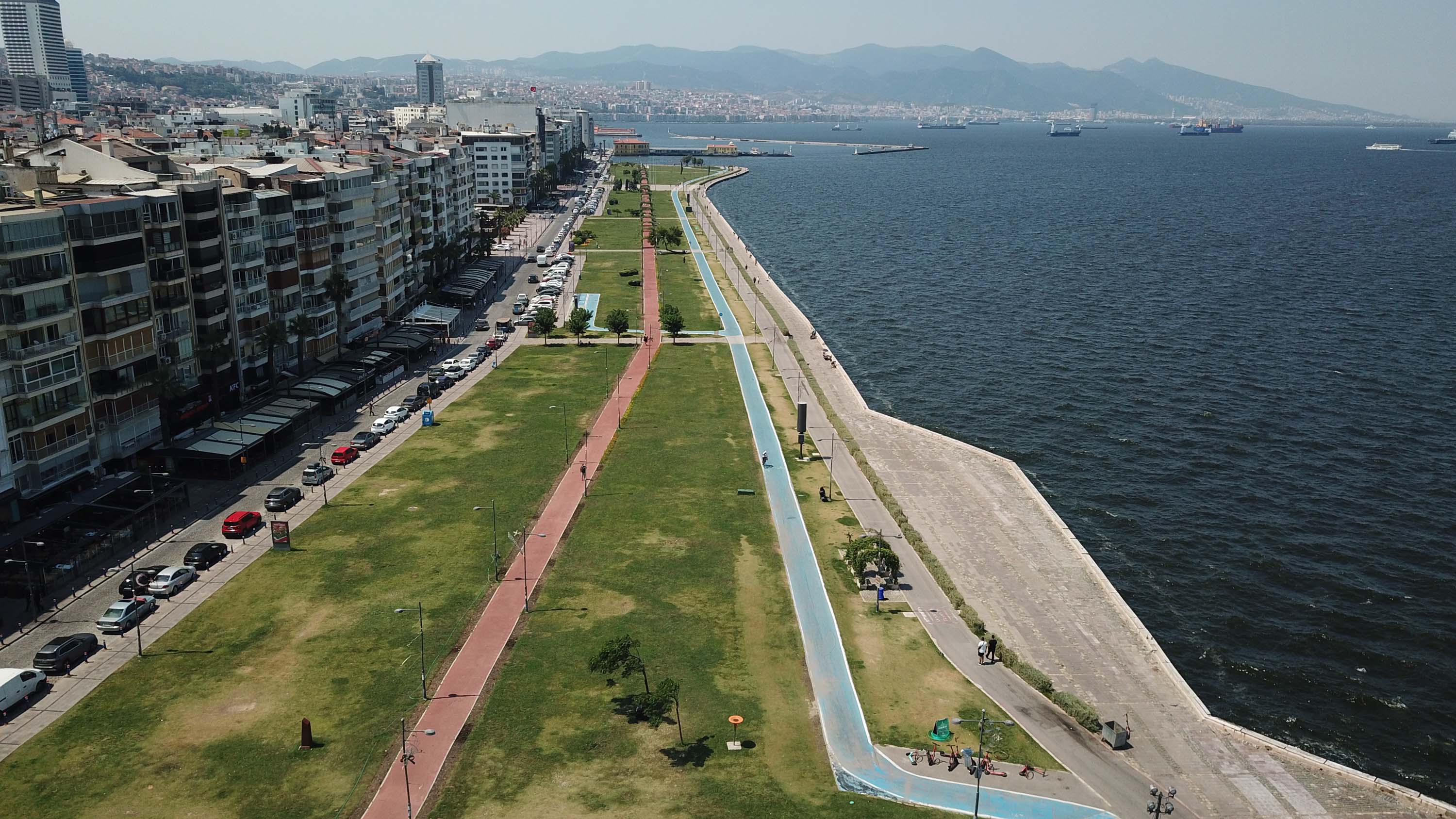 Sıcaklık Uyarısı Yapılan İzmir'de, Kordon Boş Kaldı