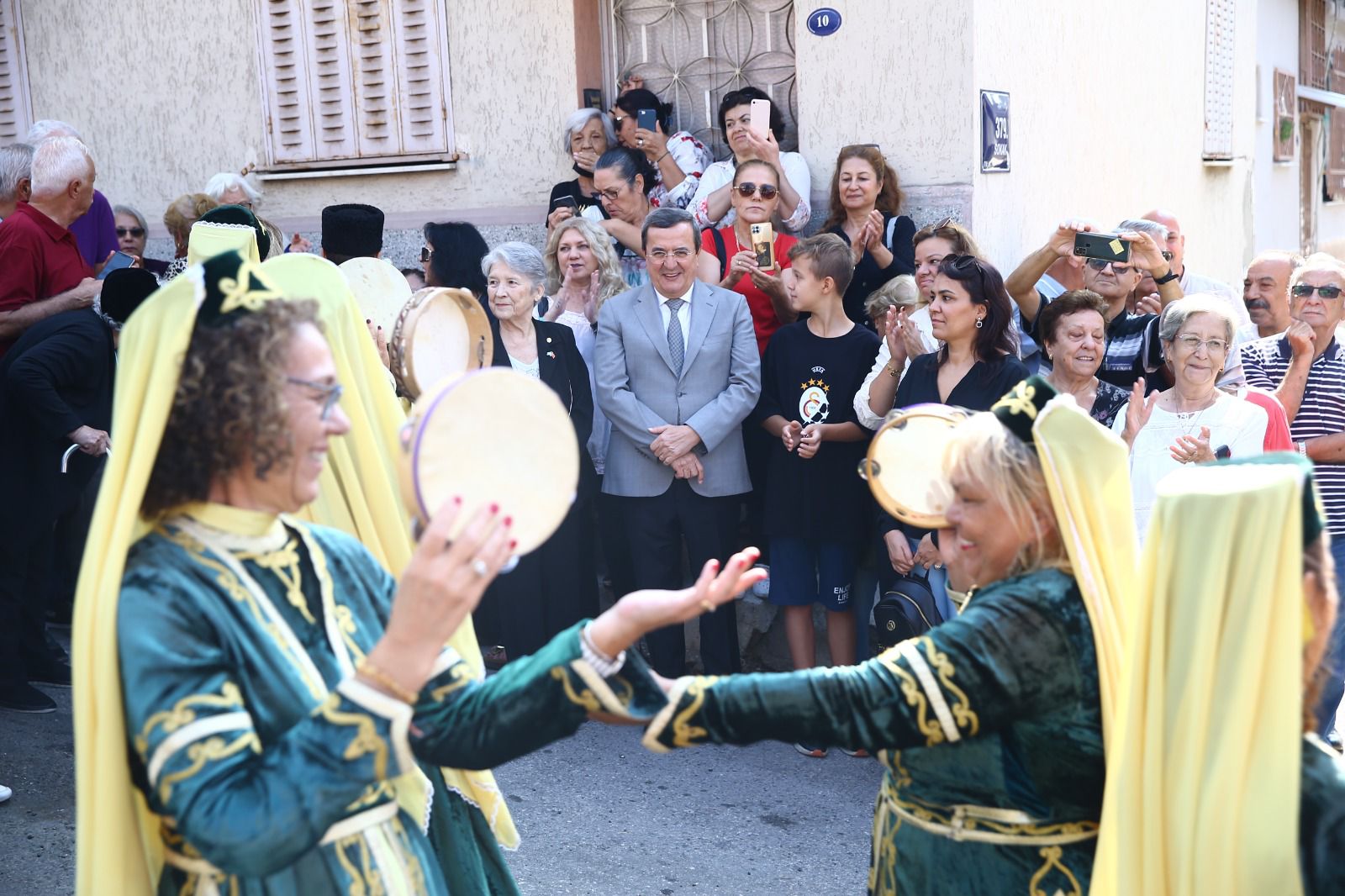 İzmir Kırım Türkleri evlerine kavuştu (5)