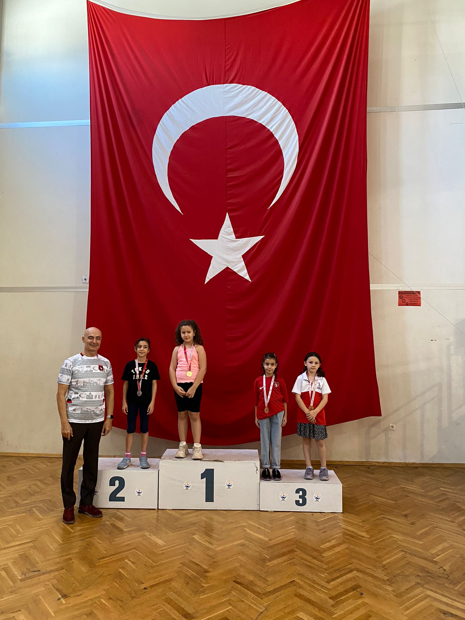 Badminton’da Bayraklı farkı (2)