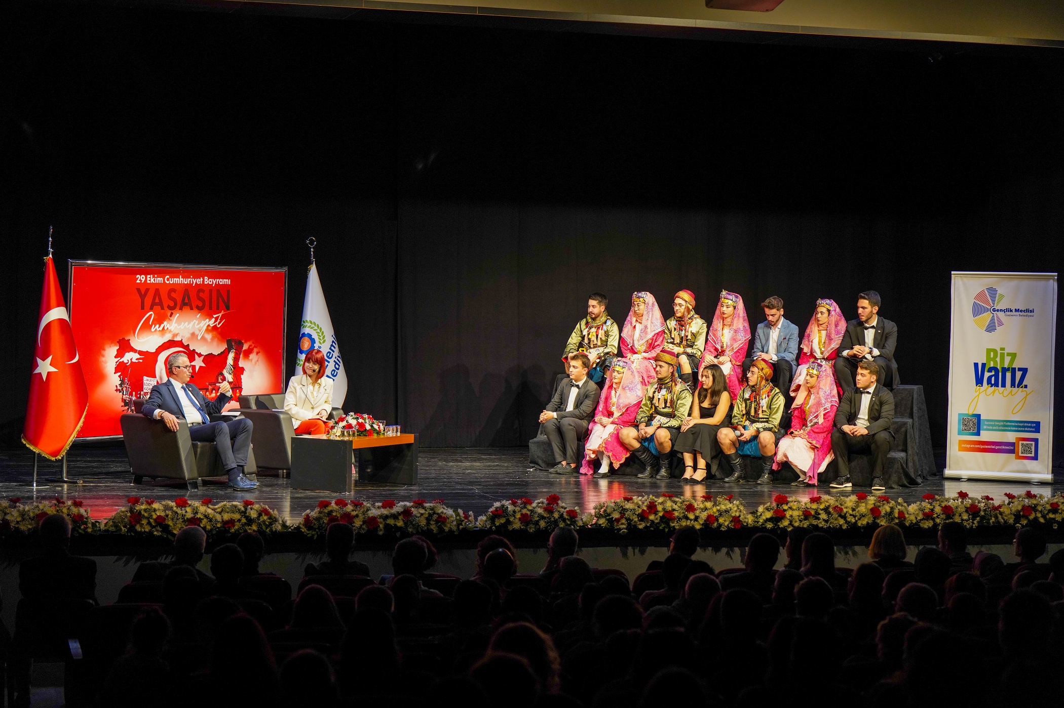 Başkan Arda ve gençler sahnede geleceği konuştu (3)