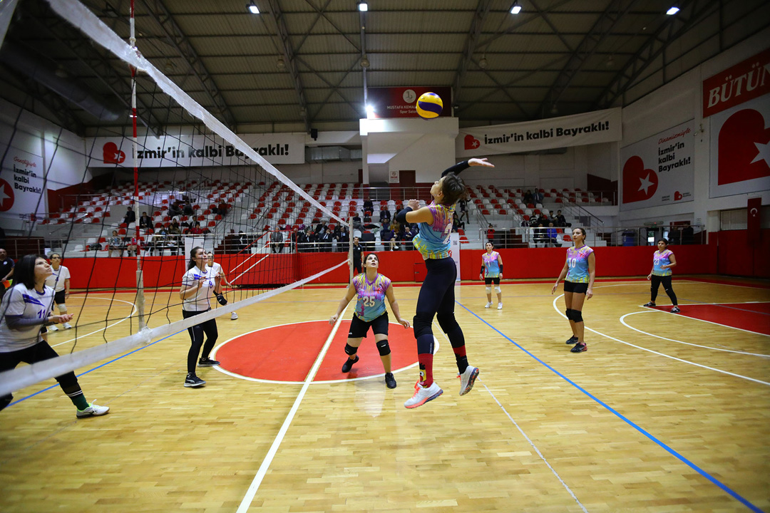 Bayraklı’da Cumhuriyet coşkusu sporla başladı (2)