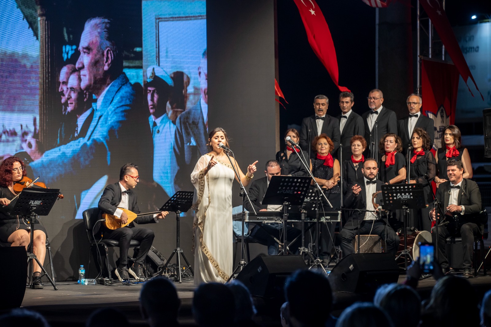 Konak 100. yıl gururunu tarihi Agora’da düzenlenen konserle yaşadı  (11)