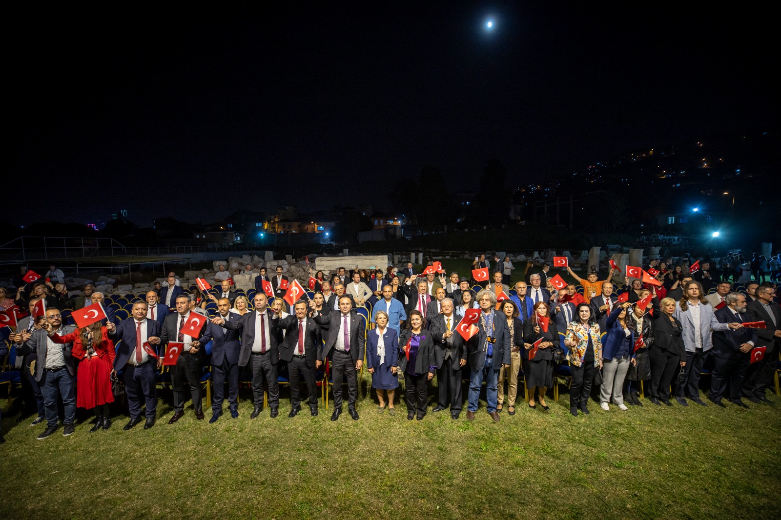 Konak 100. yıl gururunu tarihi Agora’da düzenlenen konserle yaşadı  (2)