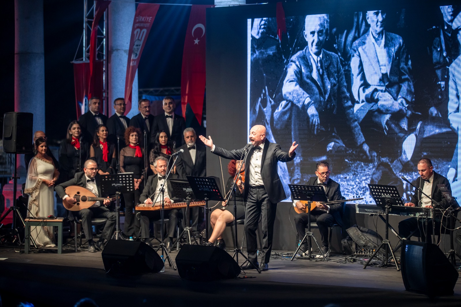 Konak 100. yıl gururunu tarihi Agora’da düzenlenen konserle yaşadı  (7)