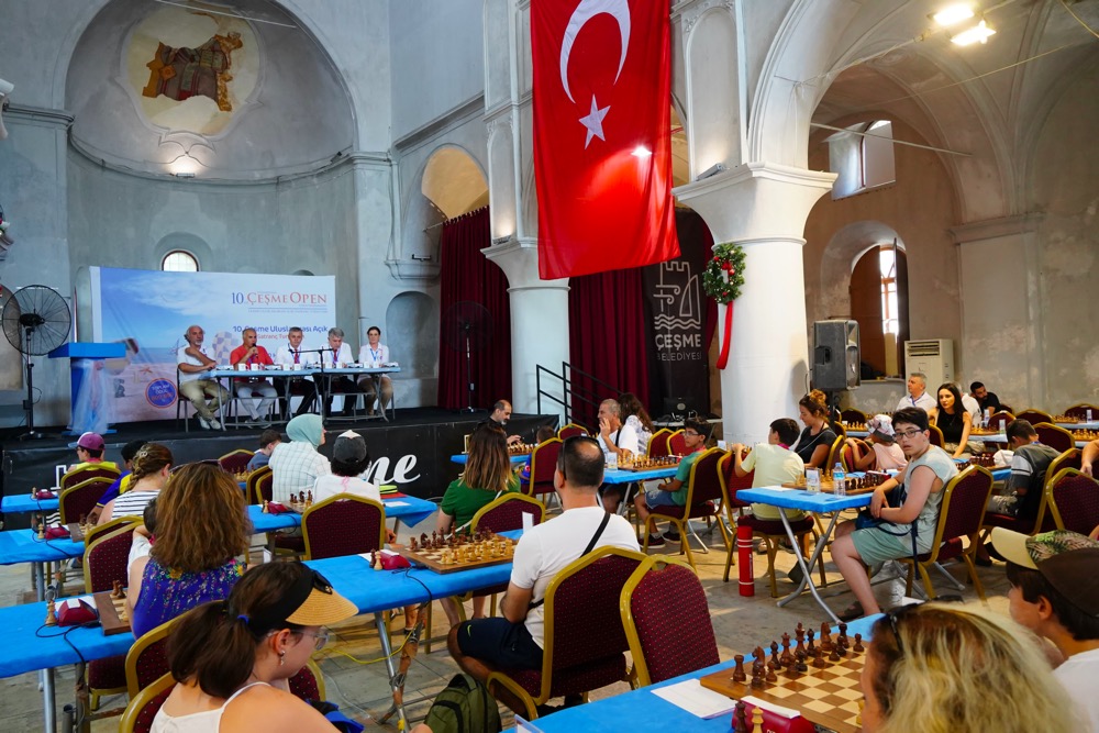 10. Çeşme Açık Satranç Turnuvası Başladı