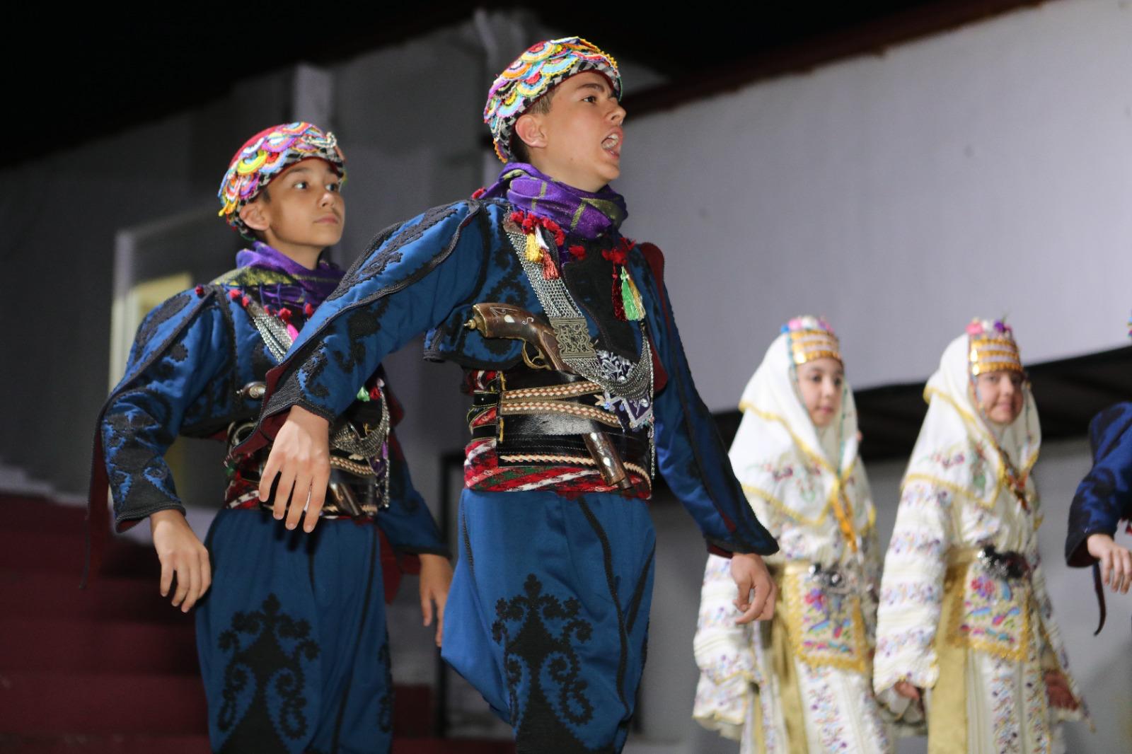 Bayraklı Belediyesinden Halk Oyunları Şöleni (5)