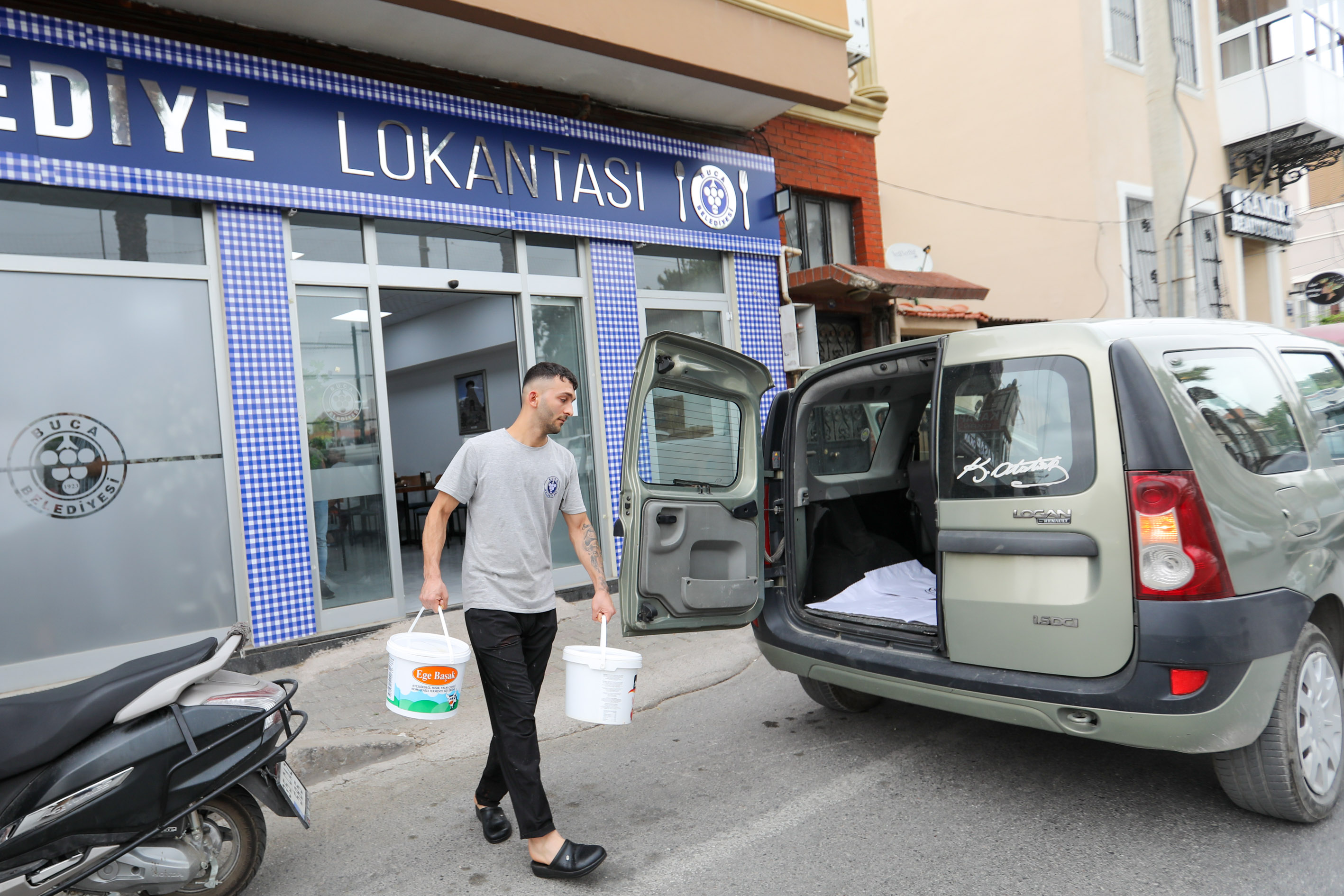 Buca Sokak Hayvanlarına Mama (1)