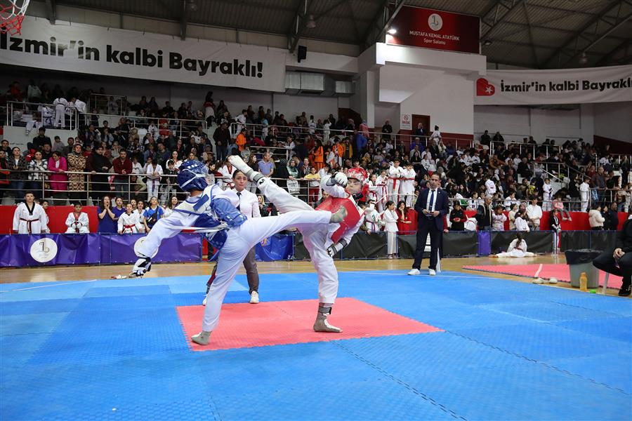 Bayraklı'da Yaz Spor Okulları Başladı (5)