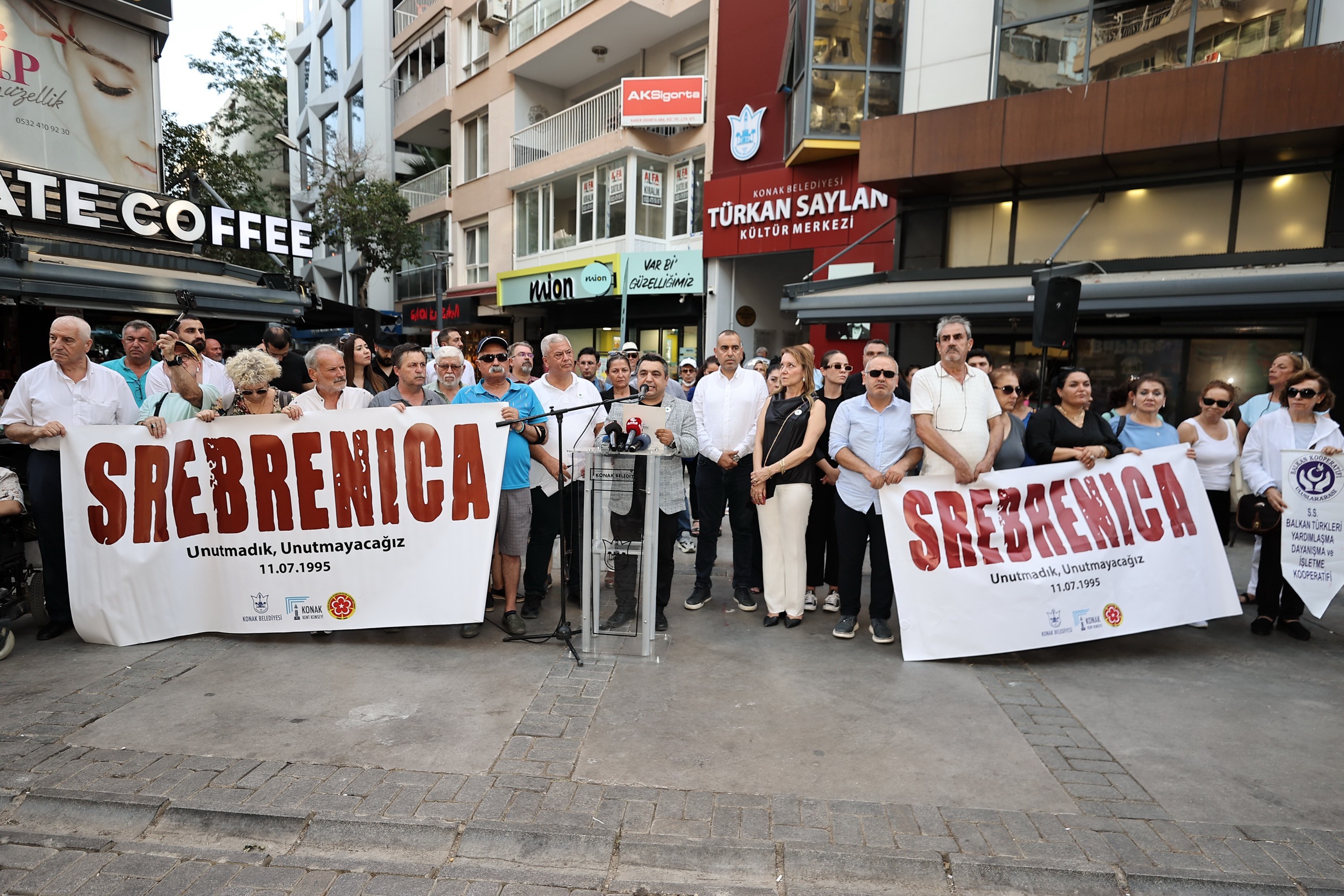 Srebrenitsa Katliamı’nda Hayatını Kaybedenler Konak’ta Anıldı (1)