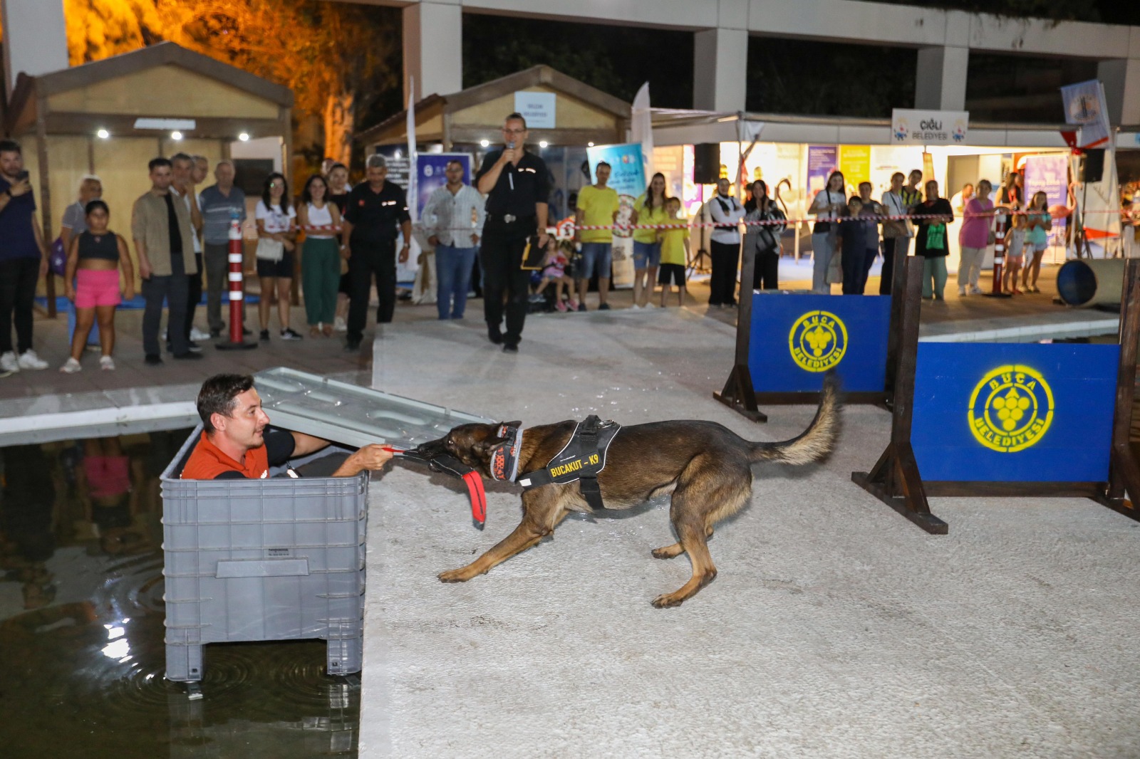 Buca'nın Arama Kurtarma Köpeklerine Büyük Ilgi 04