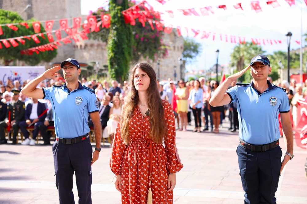 Cesme Festivali Yeni Türkü Ile Görkemli Bir Final Yaptı2