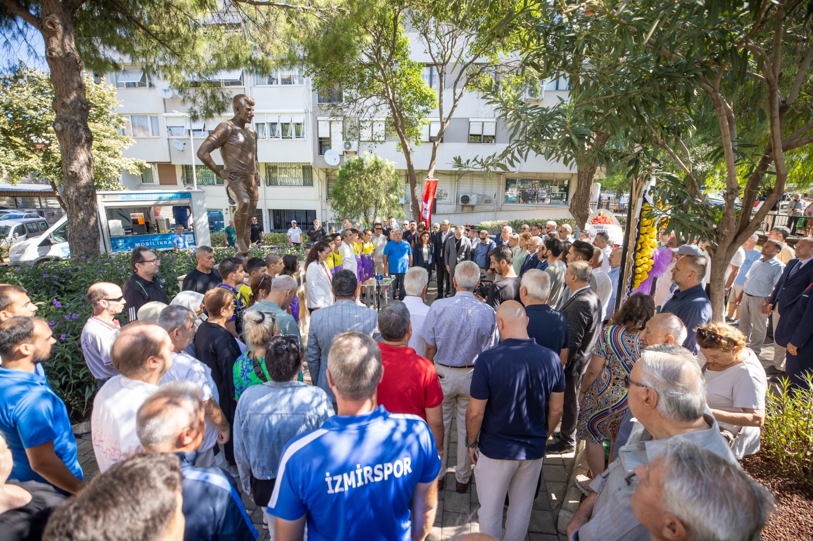 Konak’ta Metin Oktay’a Anıtı Başında Anma (4)