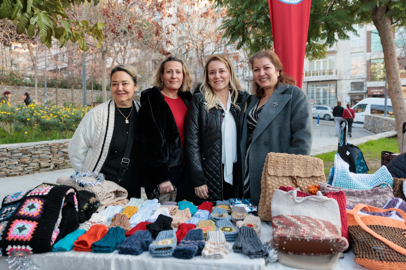 Konak’ta Yeni Yıl Coşkusu Kermeslerle Devam Ediyor (6)