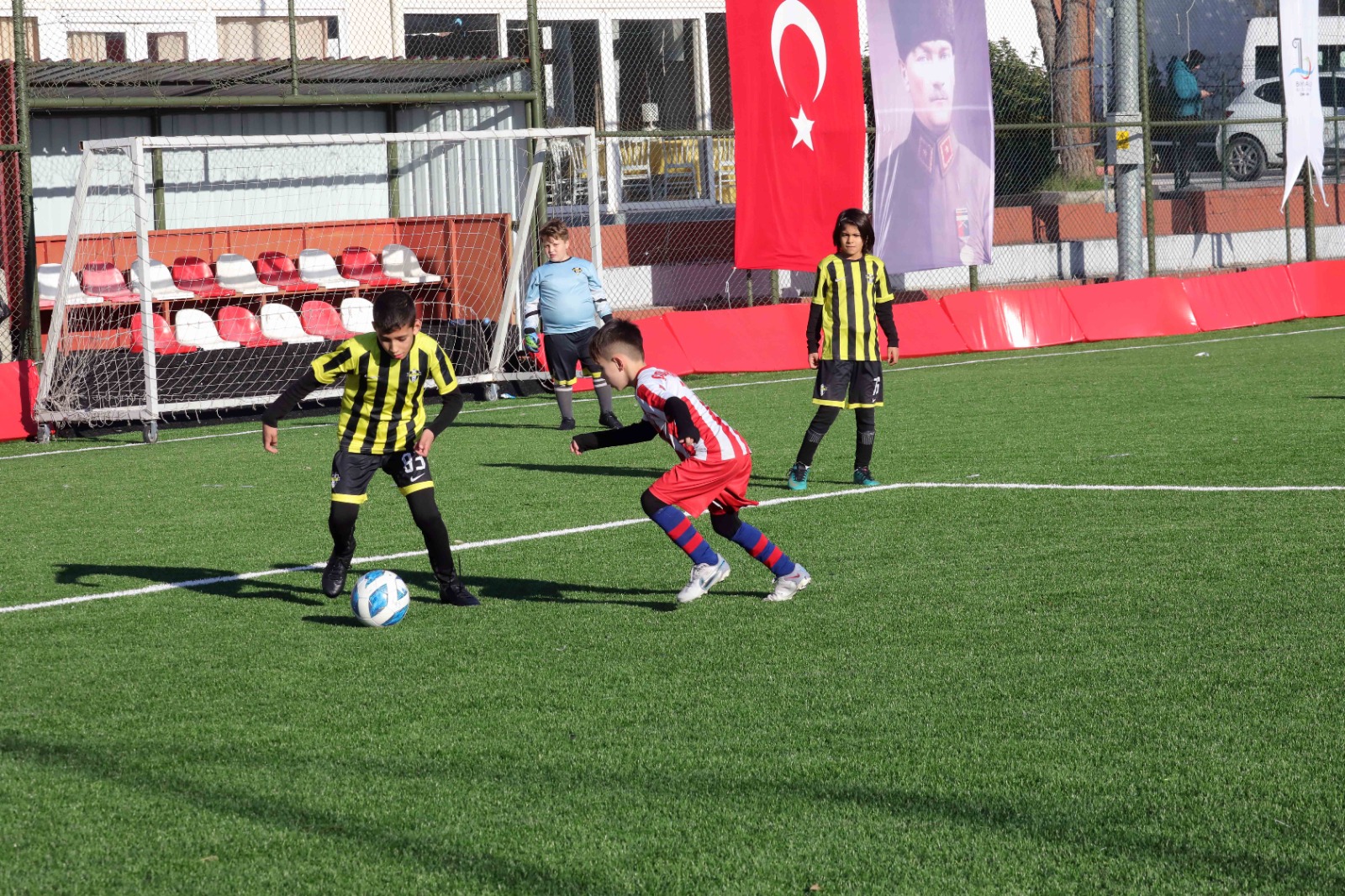 Bayraklı’da U 10 Cup Futbol Turnuvası Başladı (1)