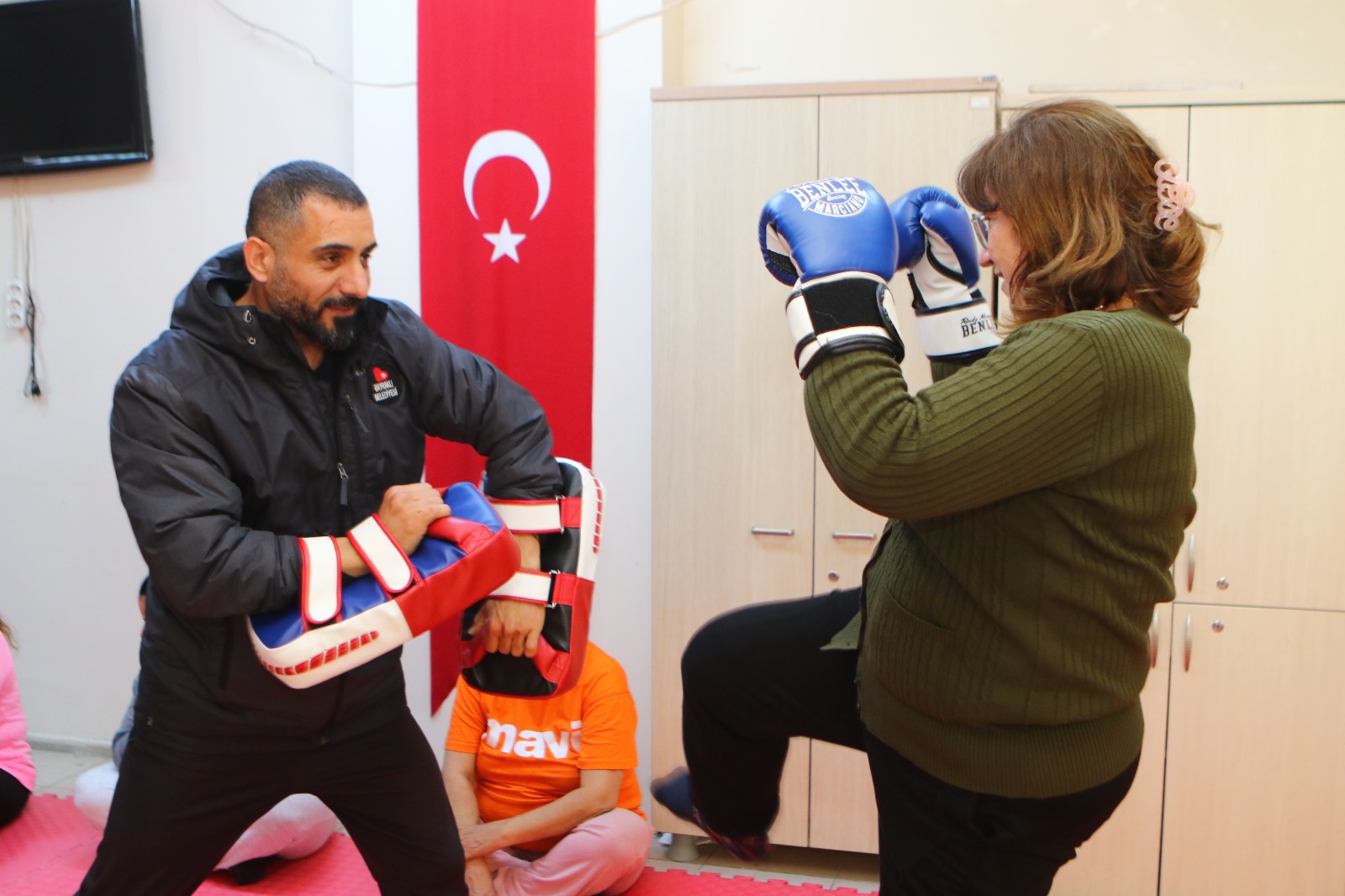 Bayraklılı Kadınlar Yakın Savunma Eğitimini Tamamladı (1)