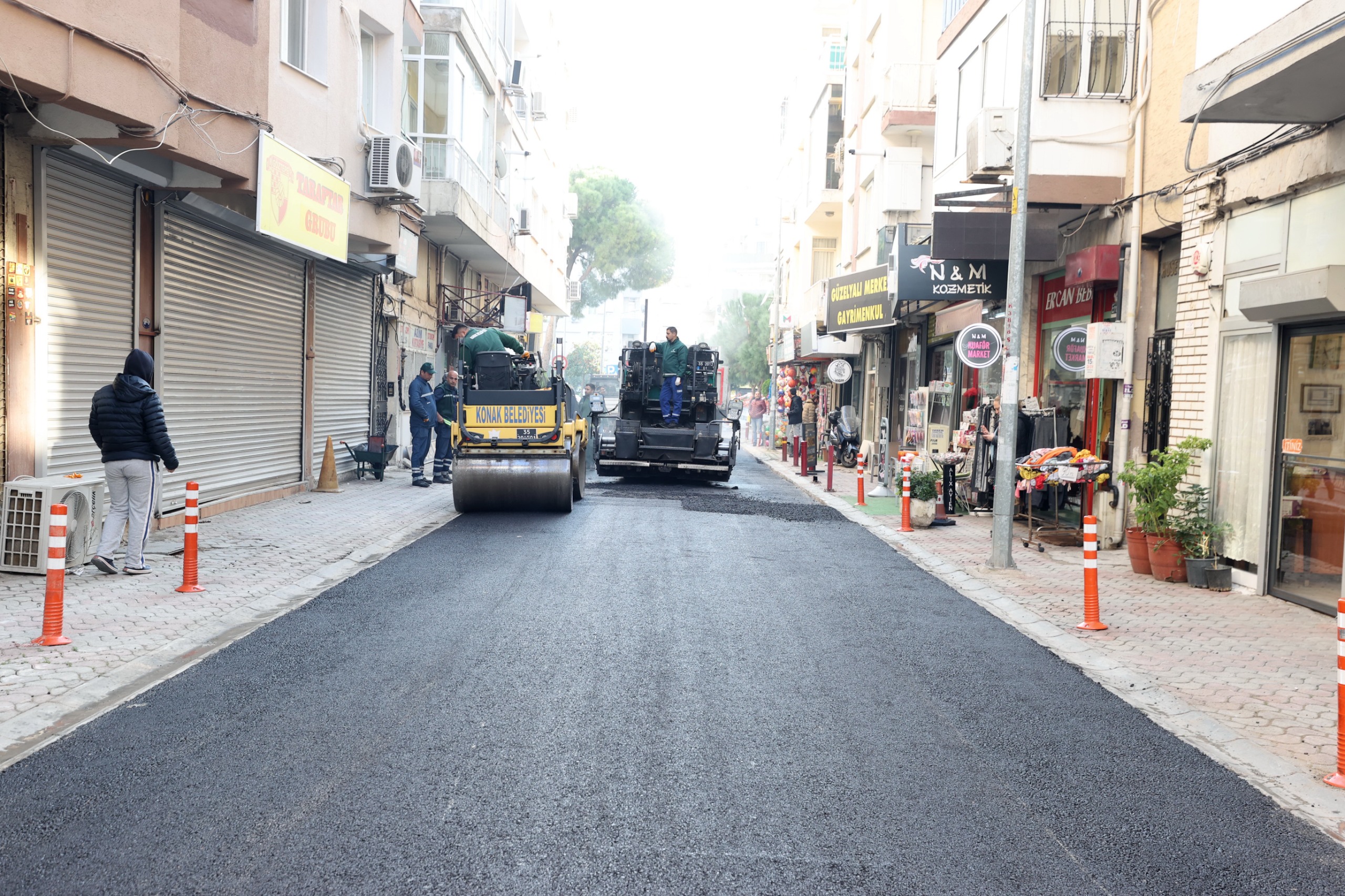 Yenilenen Konak Asfalt Ve Kaldırım Çalışmaları Hız Kesmiyor (2)