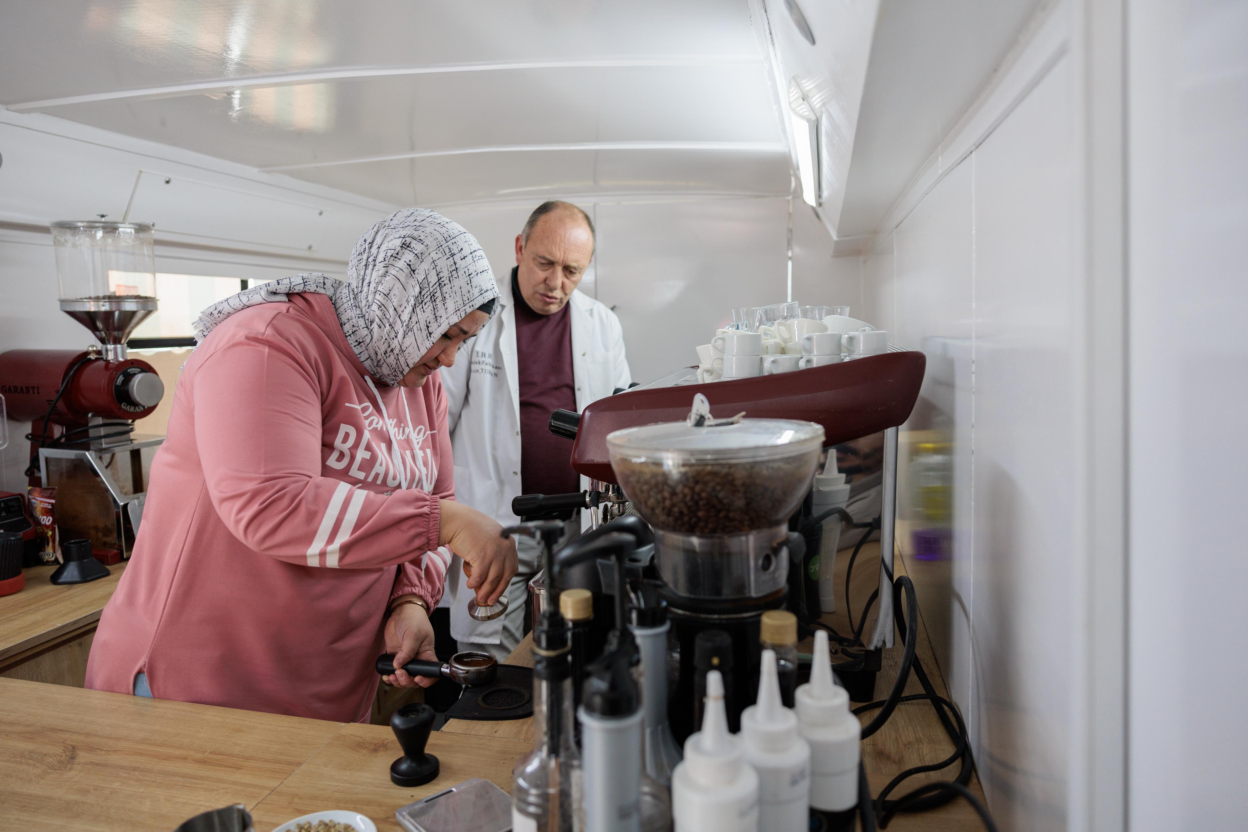 Konak’ta Mobil Barista Kursu Mezunlarını Verdi (8)