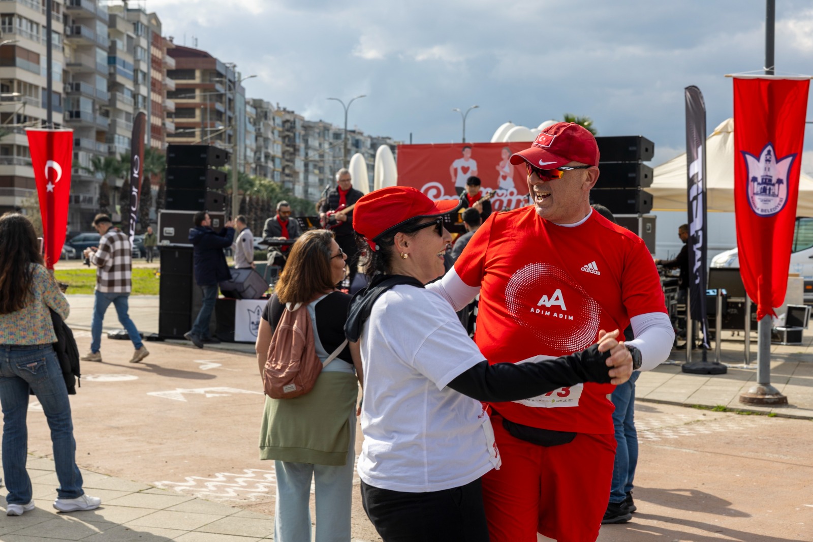 Konak’ta ‘Sevdiğine Koş’ Ile Her Adım Sevgiye Atıldı (11)