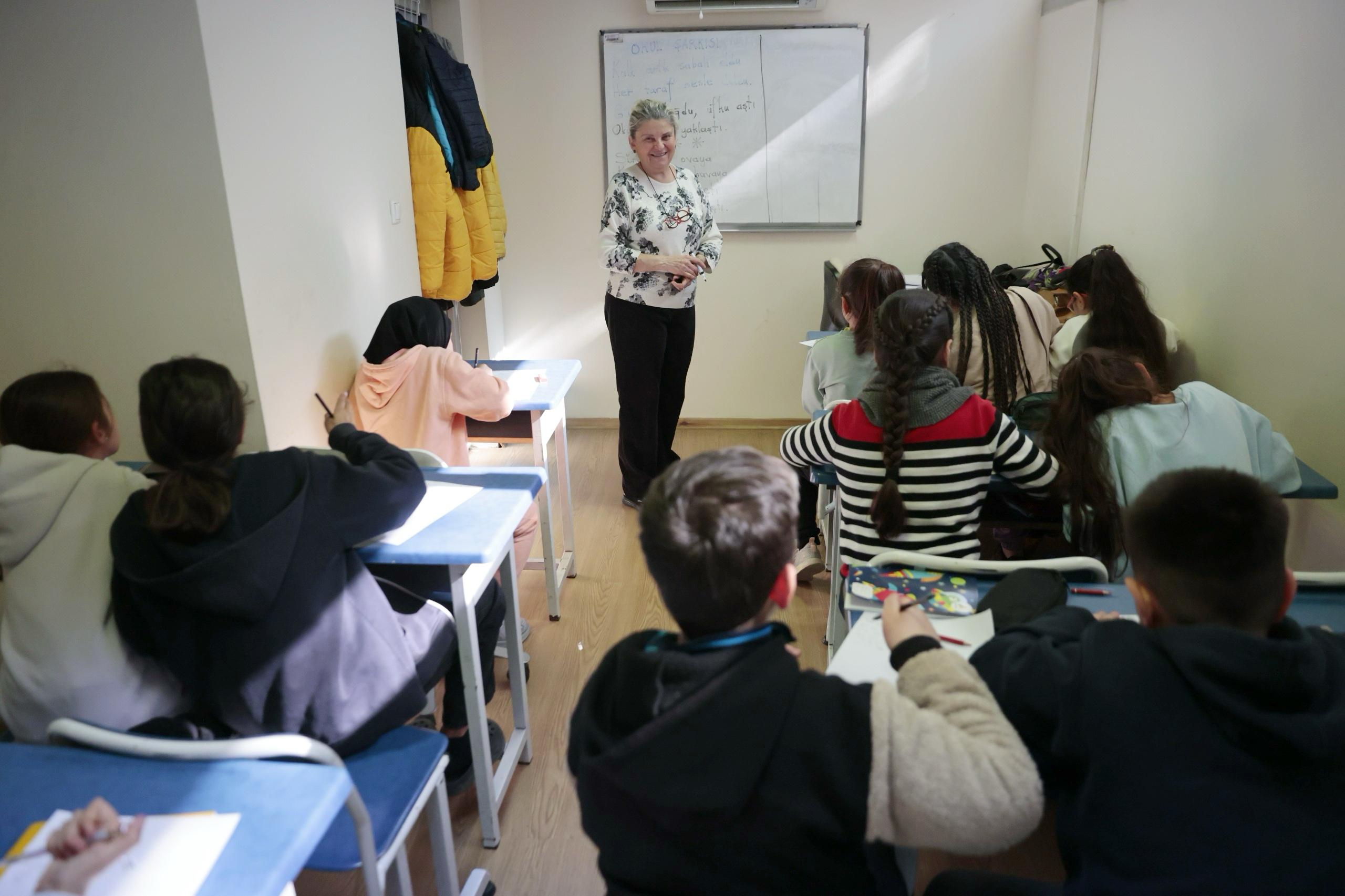 Konak’ta Çocuklar Hem Eğleniyor Hem Öğreniyor (1)