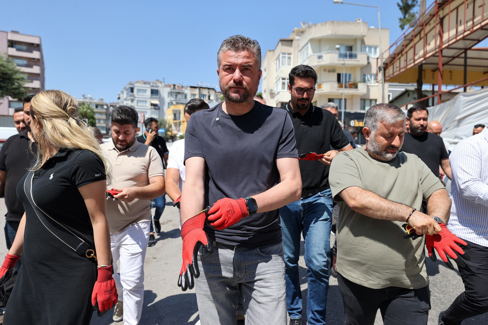 Başkan Görkem Duman Vatandaşlarla Çöp Topladı 01