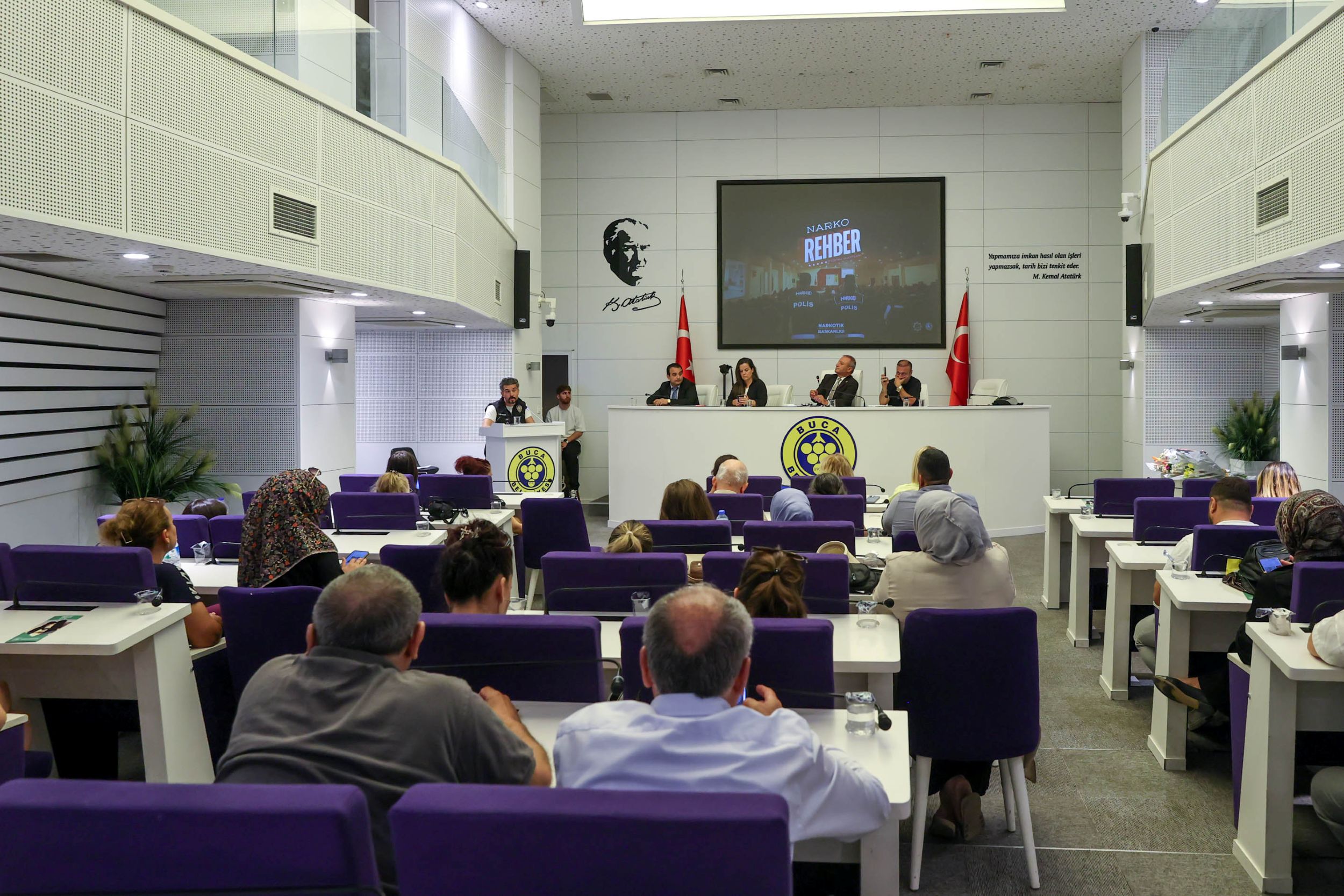 Buca'da Madde Bağimliliğina Karşi Topyekûn Mücadele Çağrisi (6)