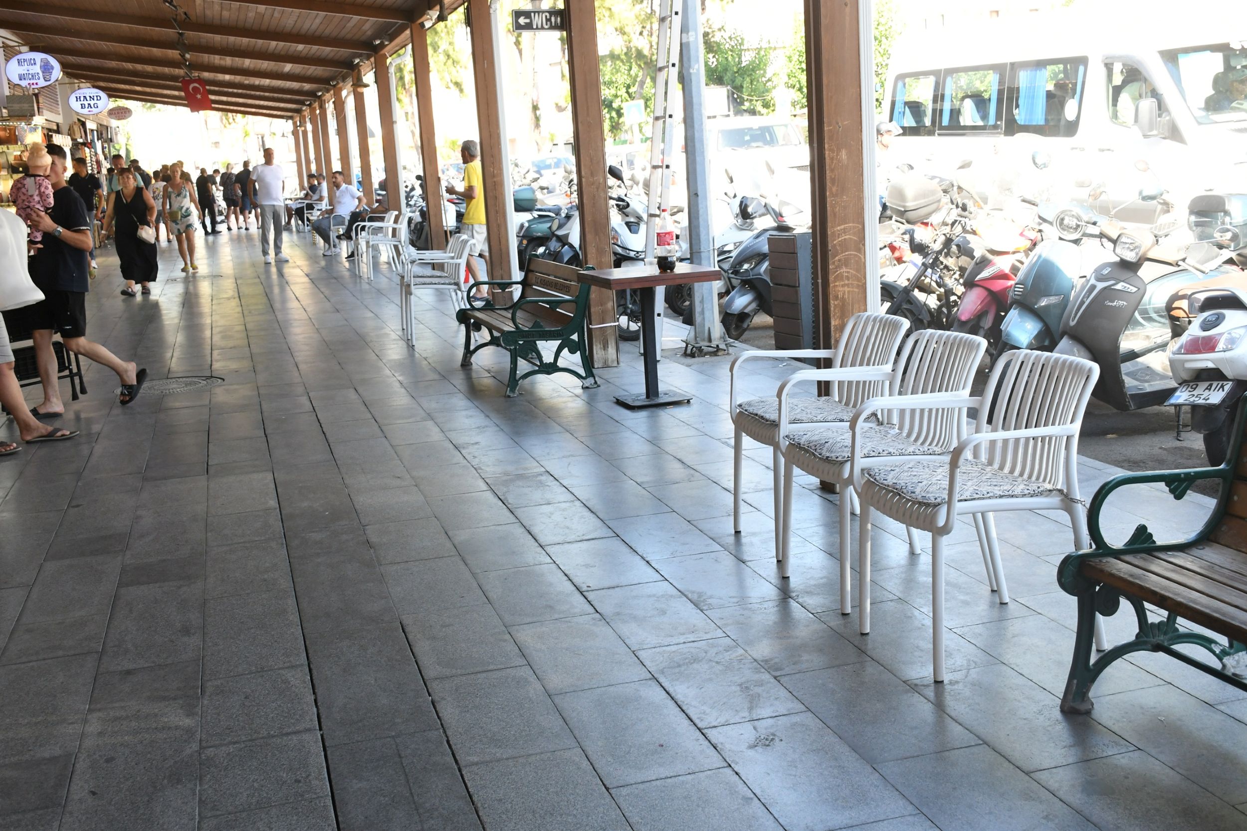 Main Bazaar Beyaz Sandalye (2)