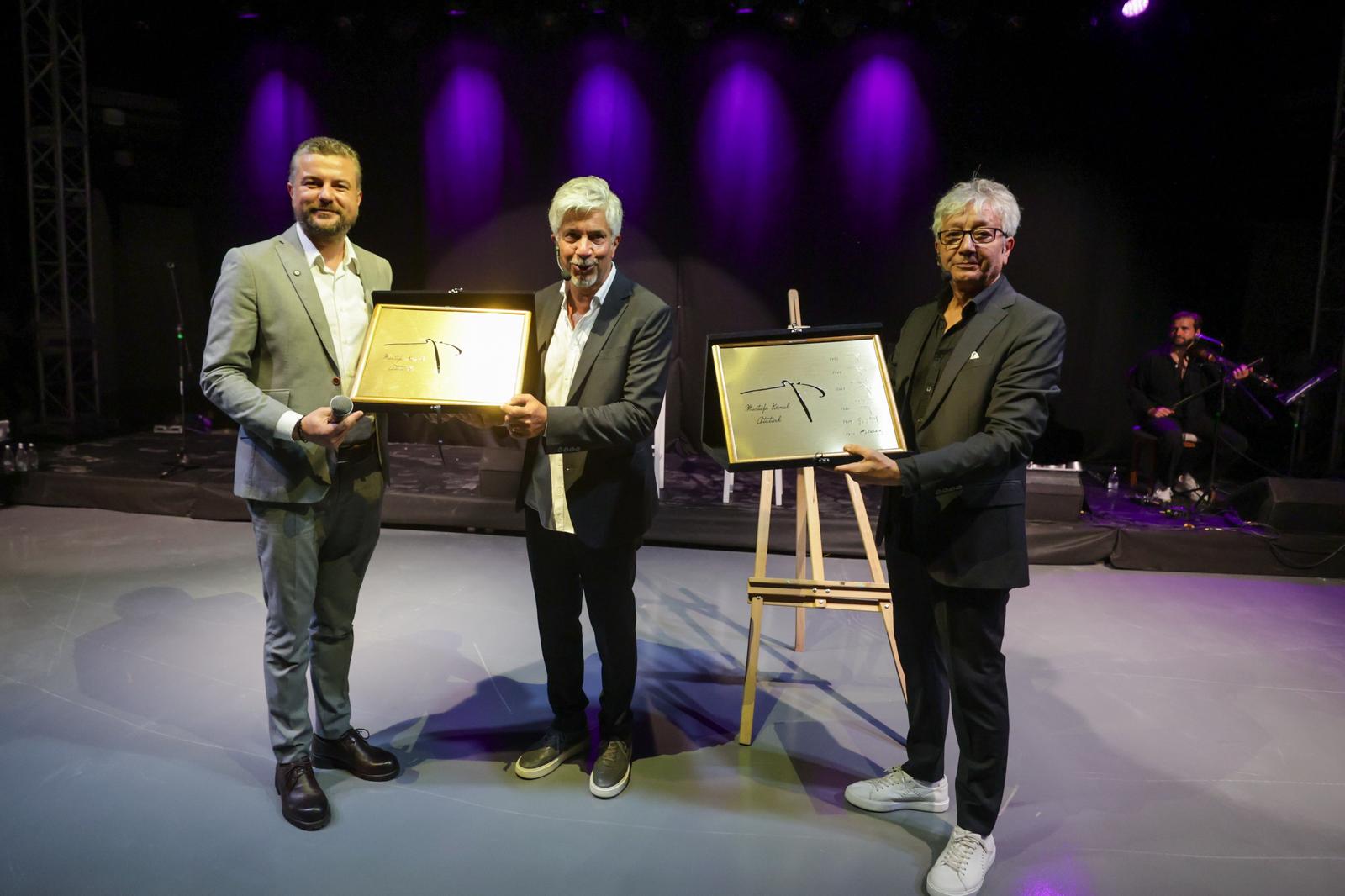 Buca Zeki& Metin Amfi Tiyatro'ya Coşku Dolu Açılış 11