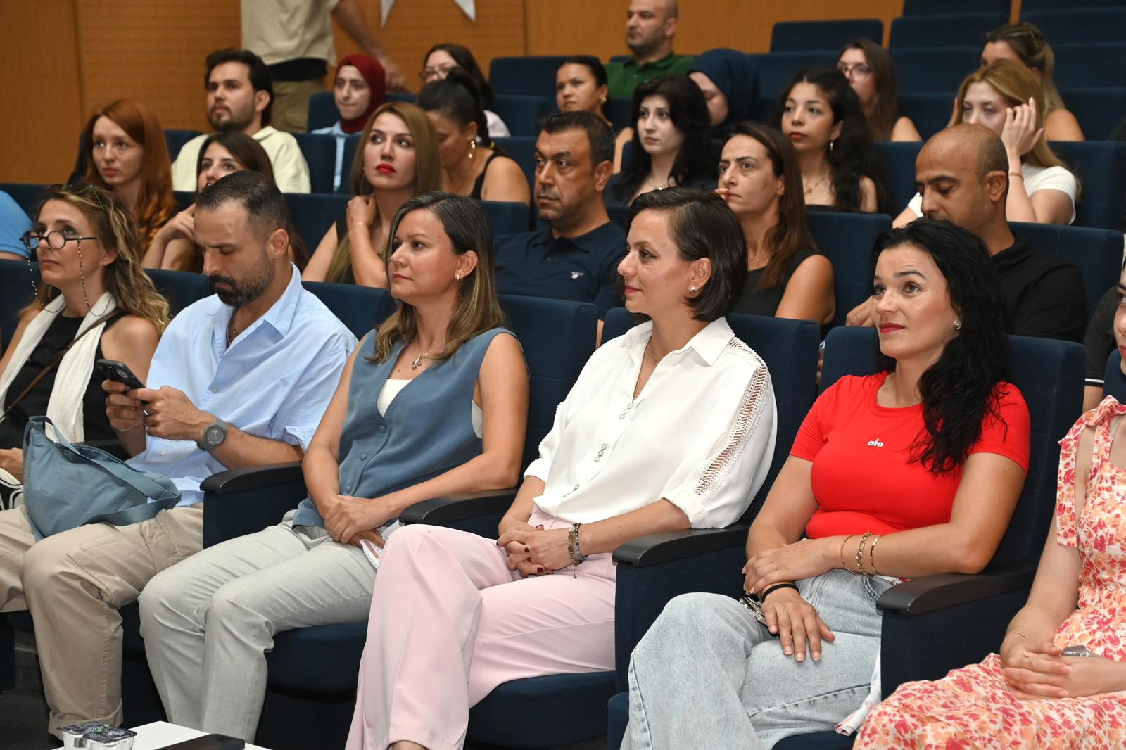 Karabağlar Akademi Ilk Mezunlarını Verdi (7)
