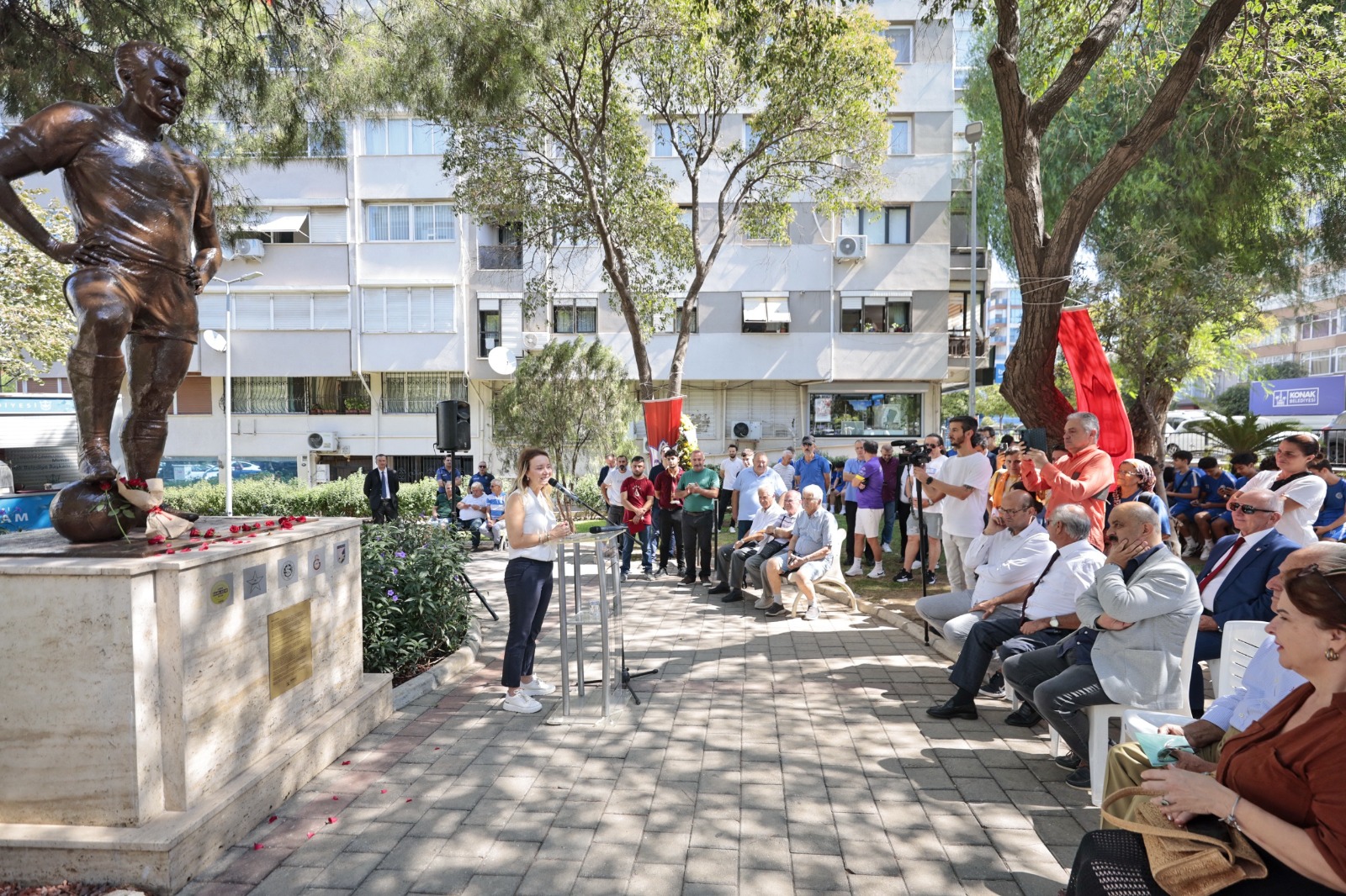 Taçsız Kral Konak’taki Heykeli Önünde Anıldı (2)
